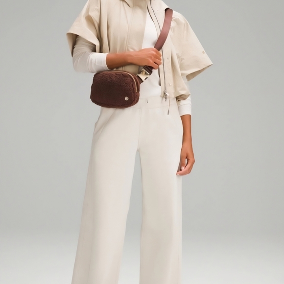 BNWT Sealed Package Lululemon Everywhere Belt Bag Large 2L Sherpa Brown Earth - Picture 8 of 15